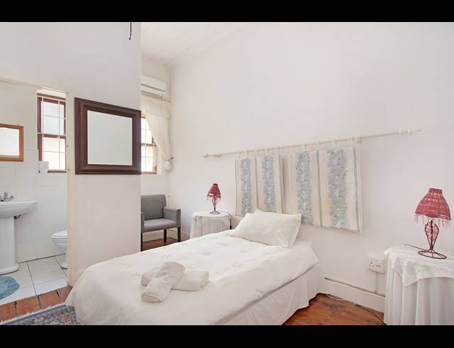 1,500M² GUESTHOUSE FOR SALE IN WALMER ESTATE